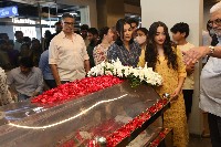 Celebs Pay Last Respects to Superstar Krishna